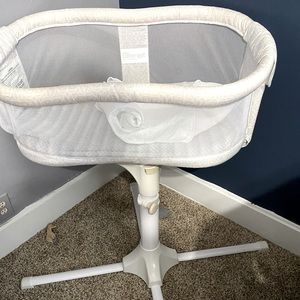 Like new Halo swivel bassinet. Comes with newborn insert and extra sheets.